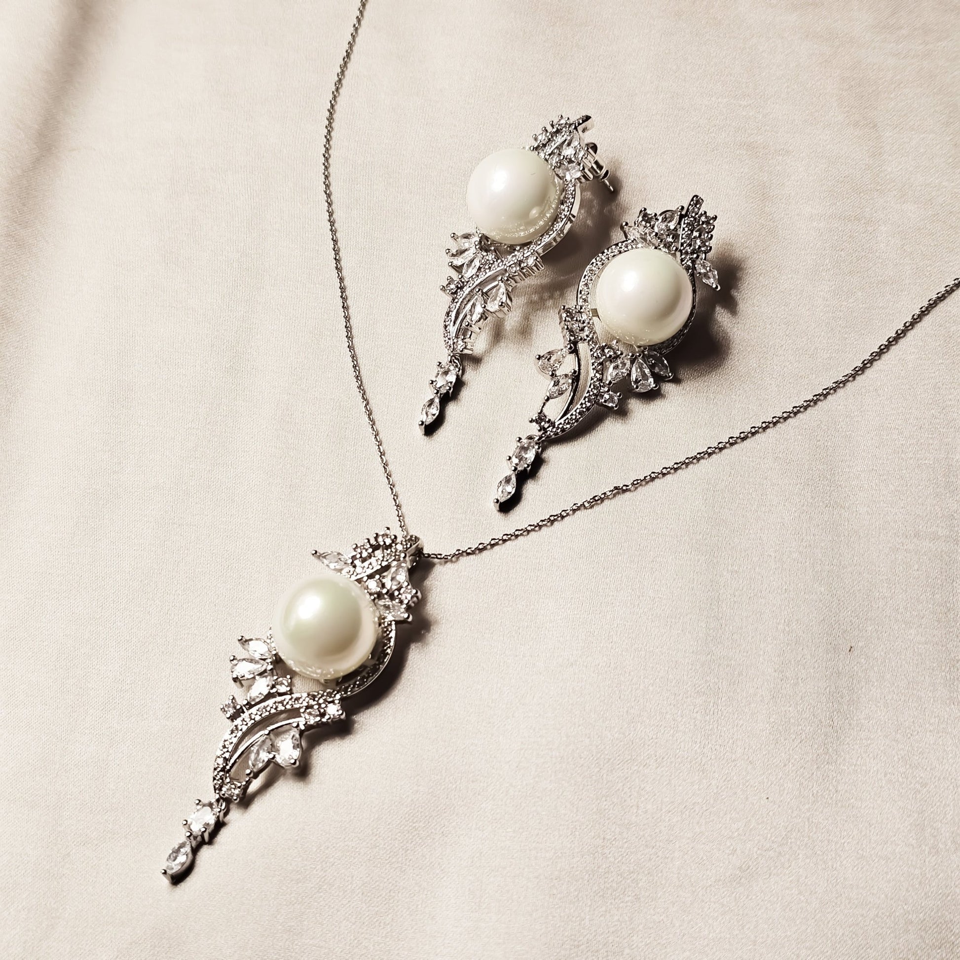 Snowdrop Pearl Crystal Necklace - FAH Jewelry
