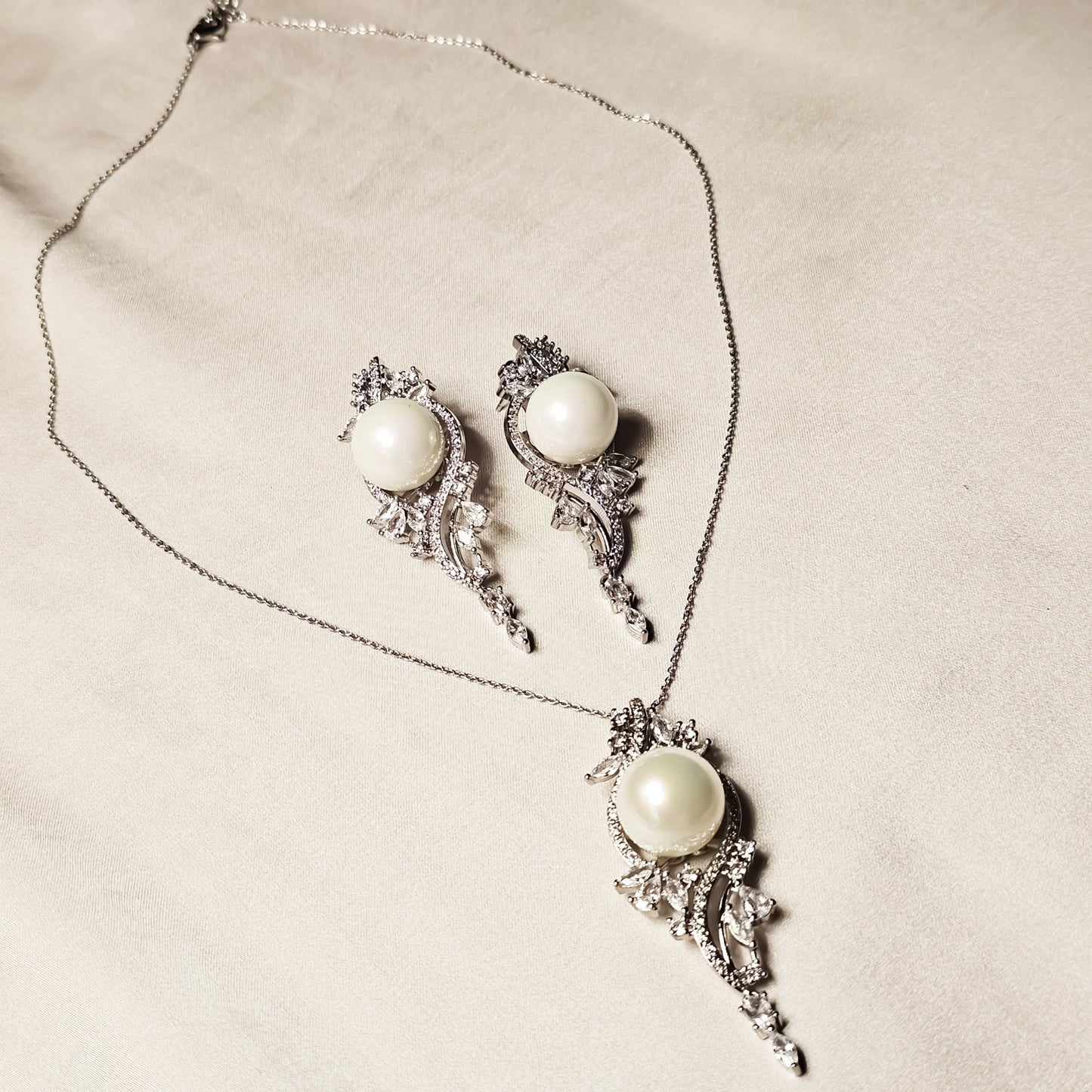 Snowdrop Pearl Crystal Necklace - FAH Jewelry