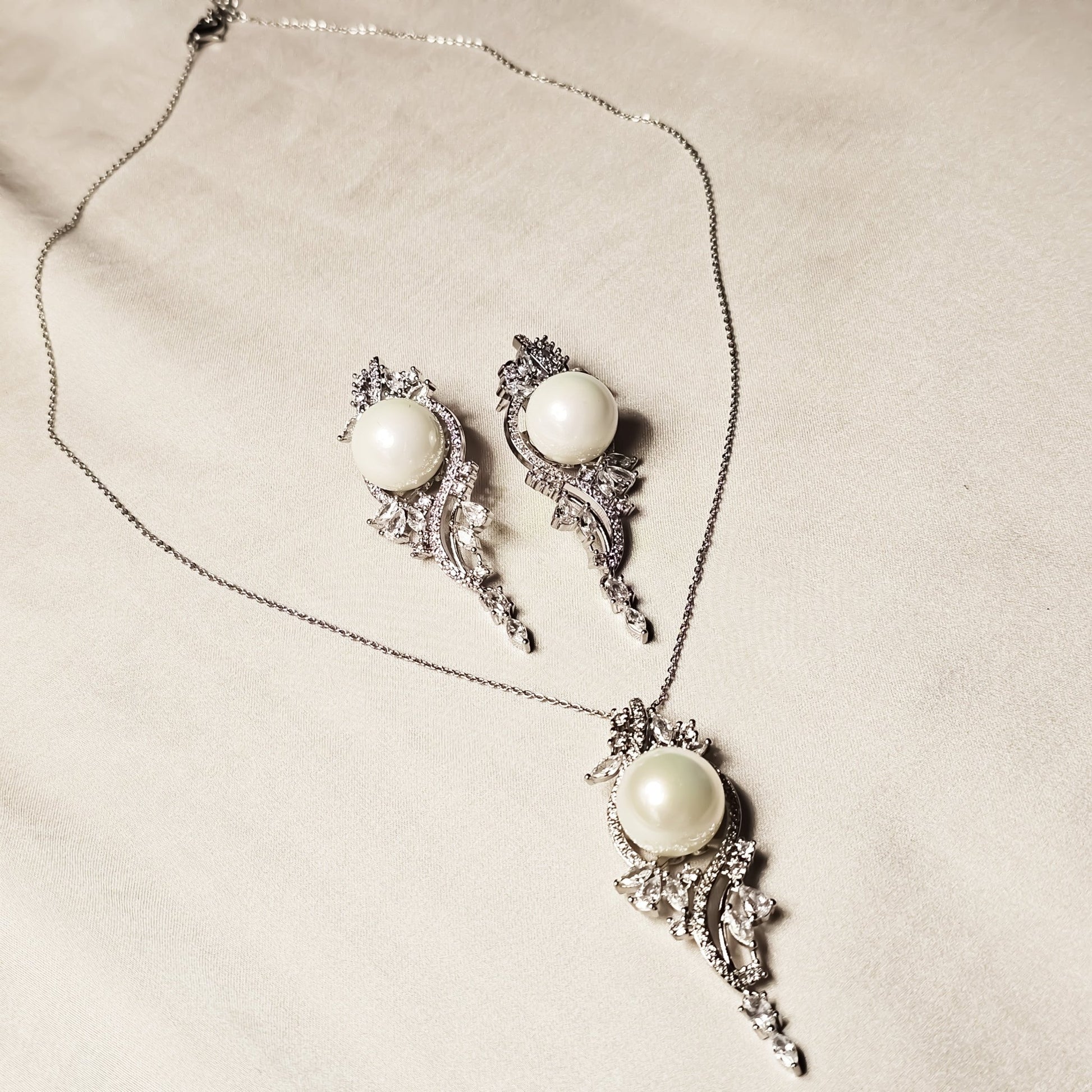 Snowdrop Pearl Crystal Necklace - FAH Jewelry