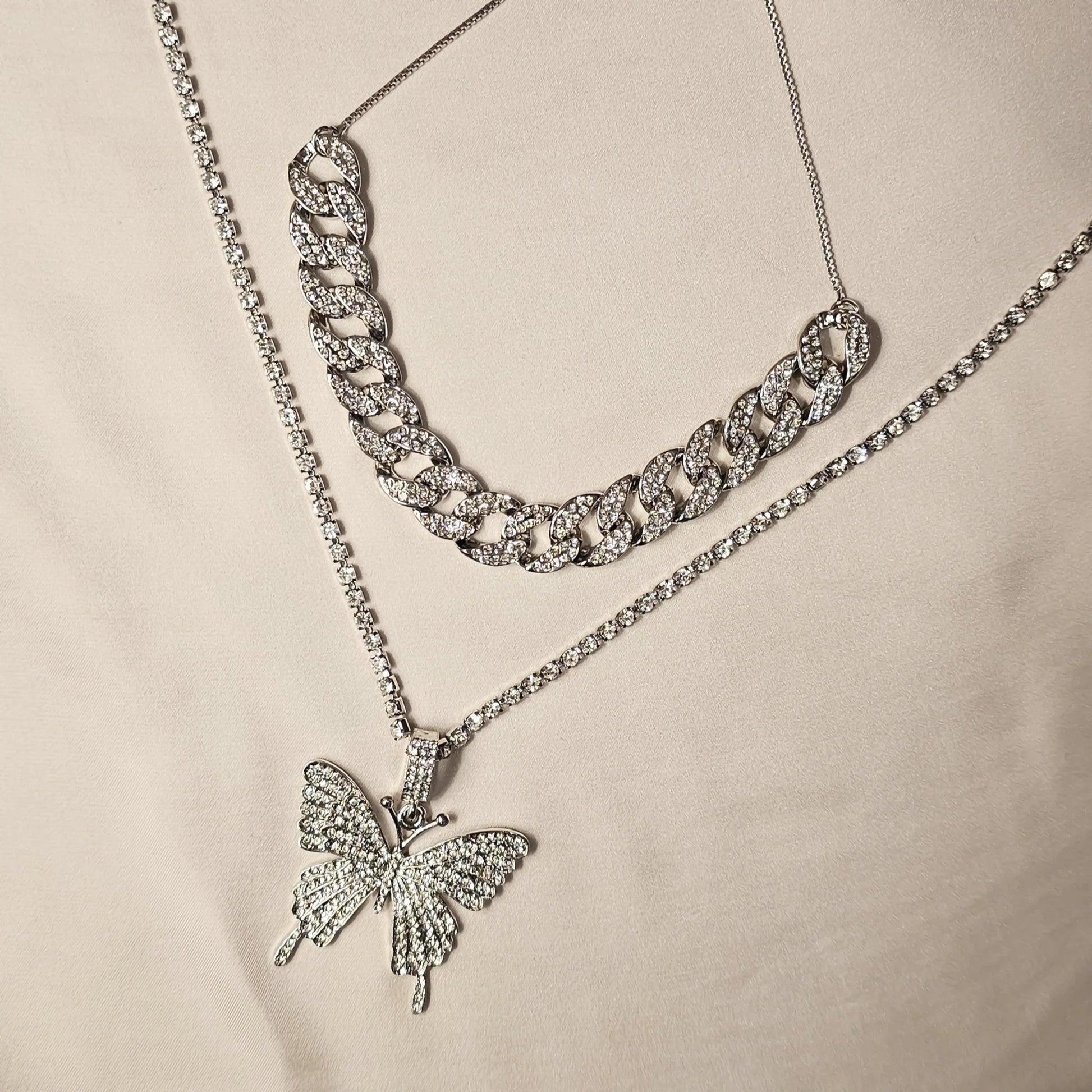 Sparkly Butterfly Rhinestone­ Pendant Necklace - FAH Jewelry