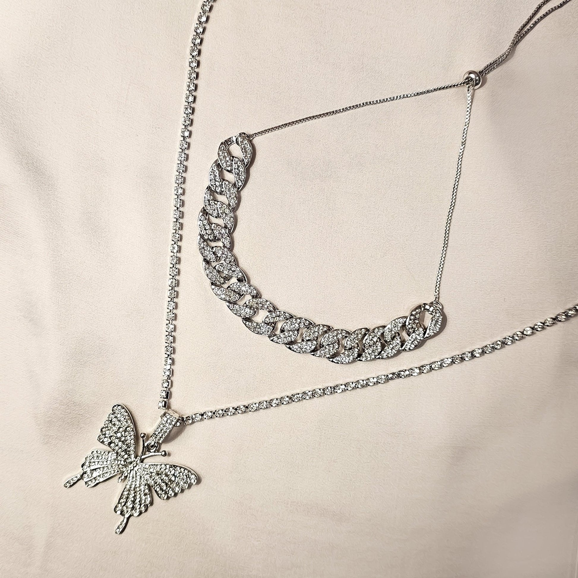 Sparkly Butterfly Rhinestone­ Pendant Necklace - FAH Jewelry