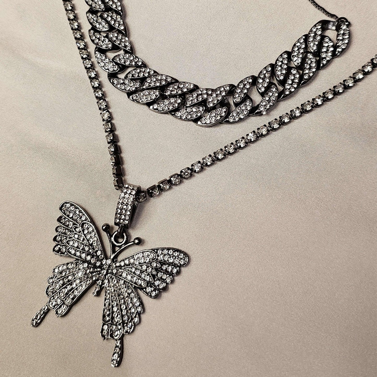 Sparkly Butterfly Rhinestone­ Pendant Necklace - FAH Jewelry