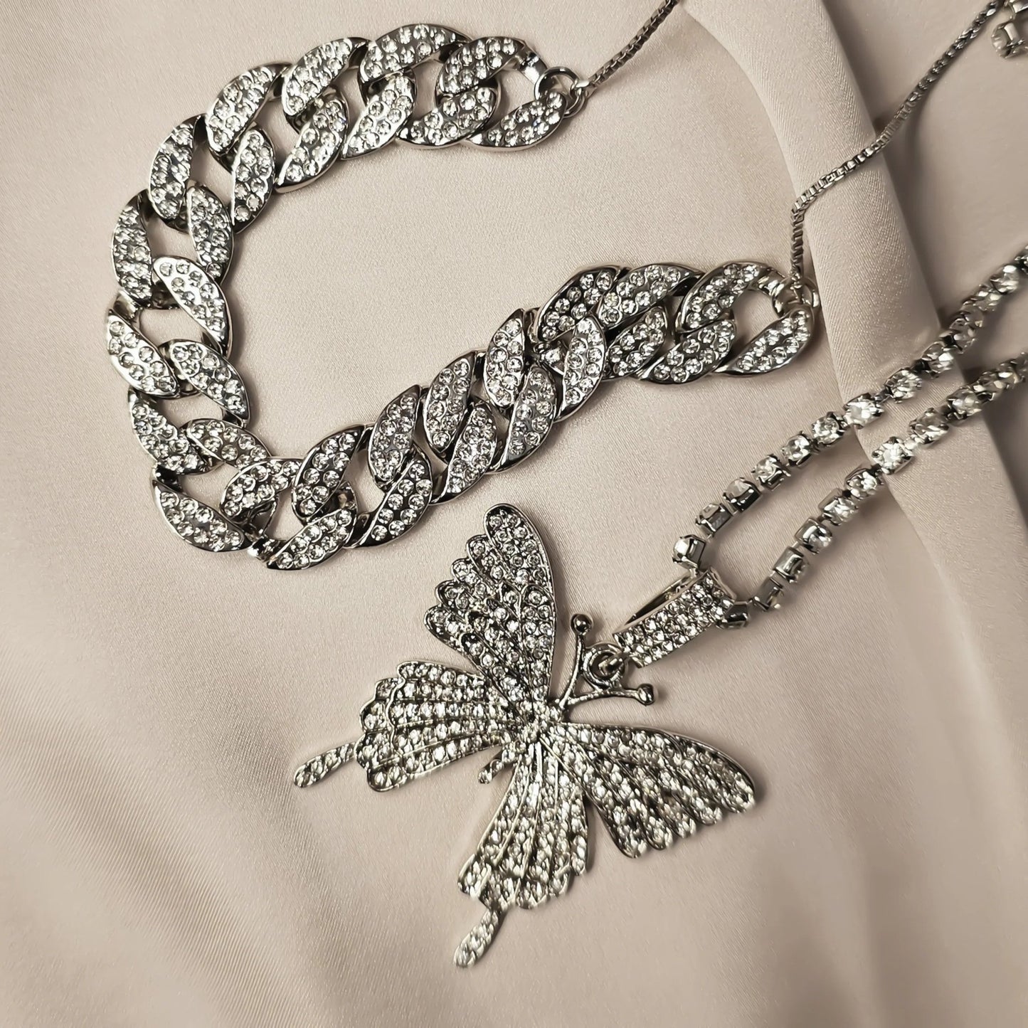 Sparkly Butterfly Rhinestone­ Pendant Necklace - FAH Jewelry