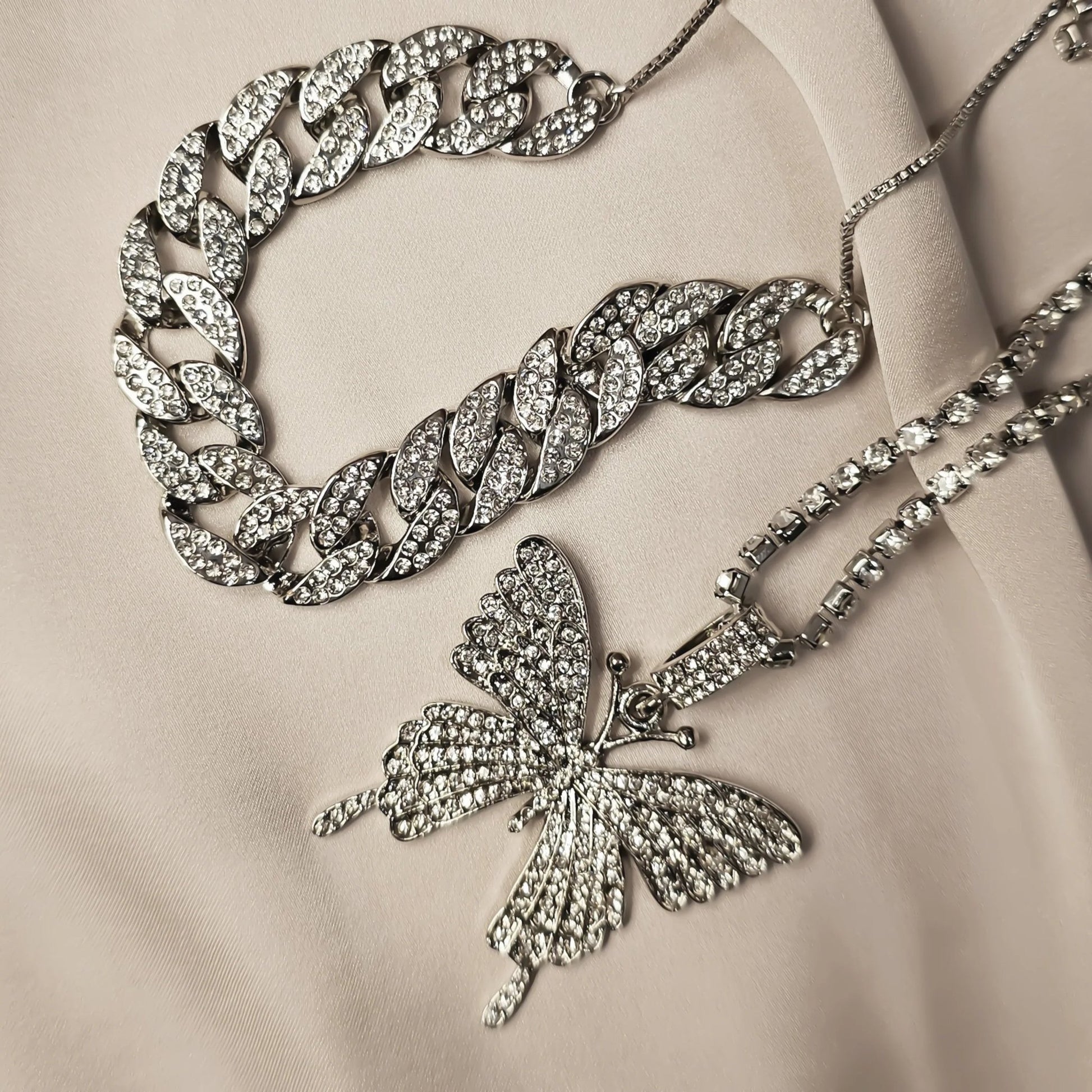 Sparkly Butterfly Rhinestone­ Pendant Necklace - FAH Jewelry