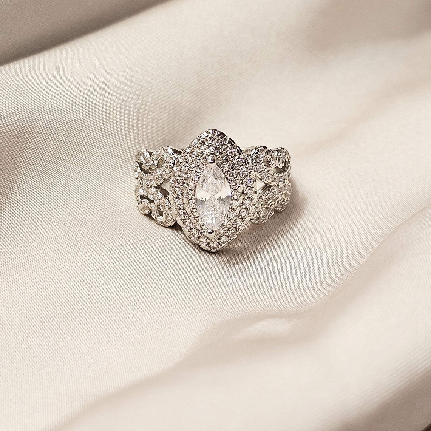 Sterling Silver Luxury Marquise Cut SONA Ring - FAH Jewelry