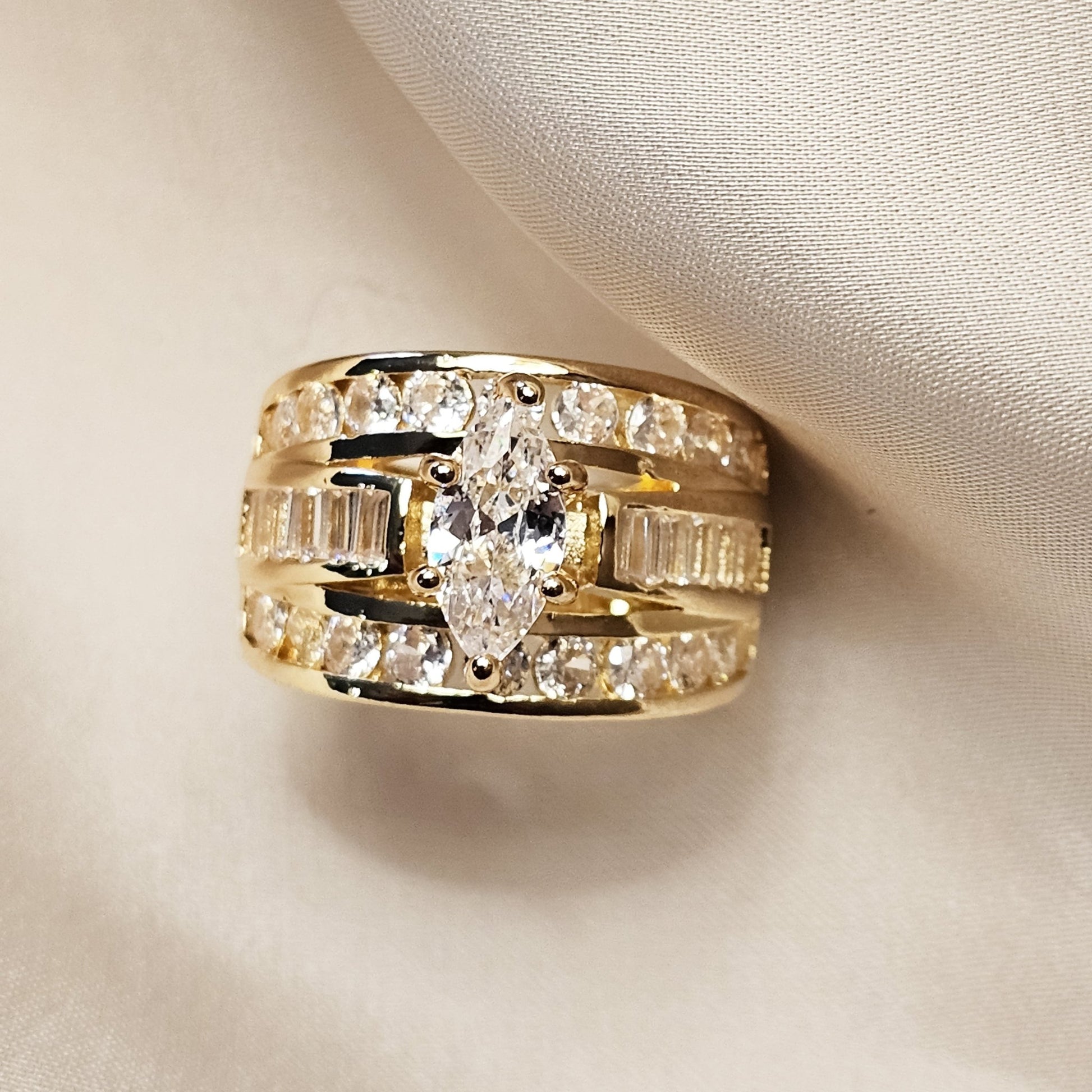 Stone silver Venus ring - FAH Jewelry