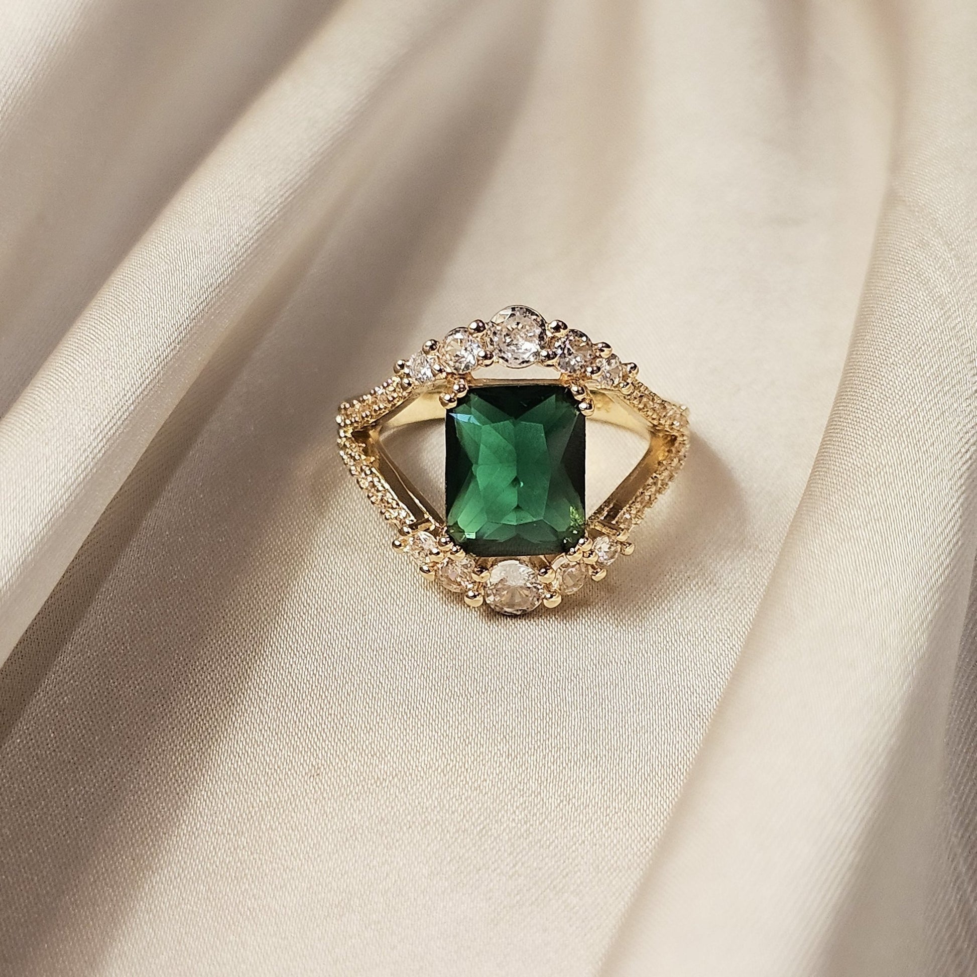 Stylish And Elegant Green Square Cut Ring - FAH Jewelry