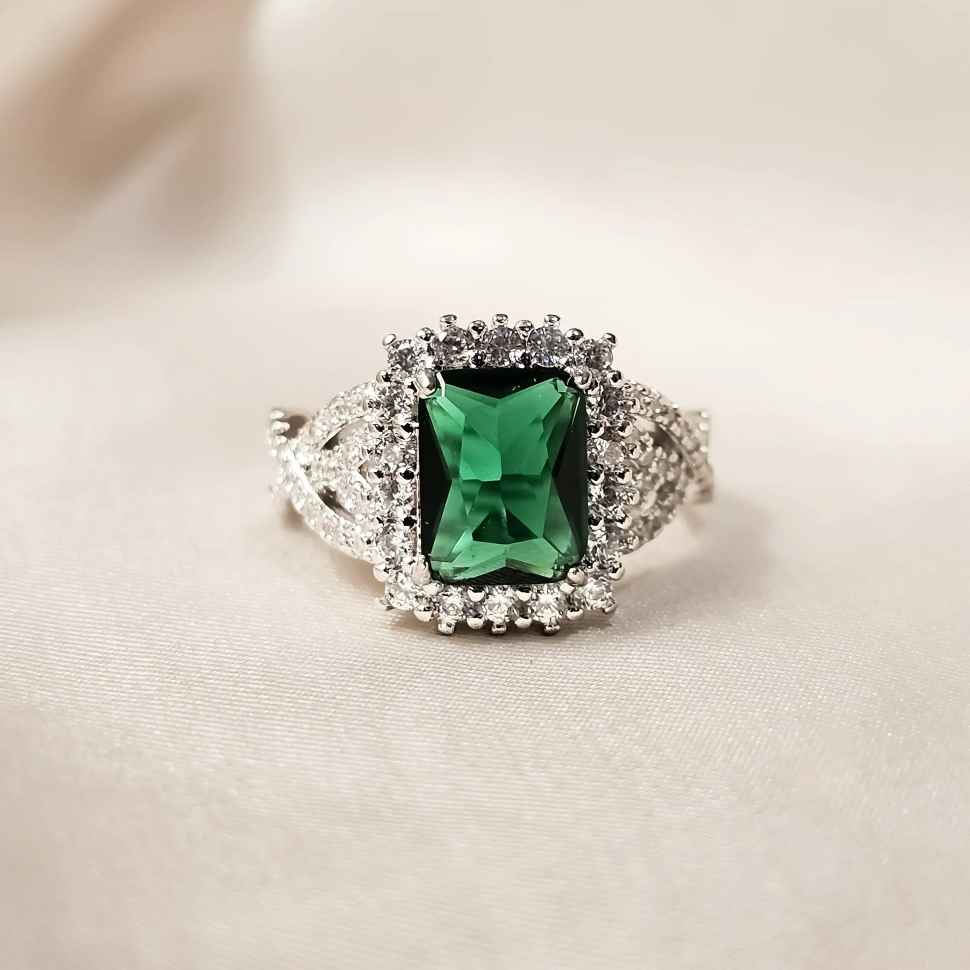 Unique Green Emerald Ring - FAH Jewelry