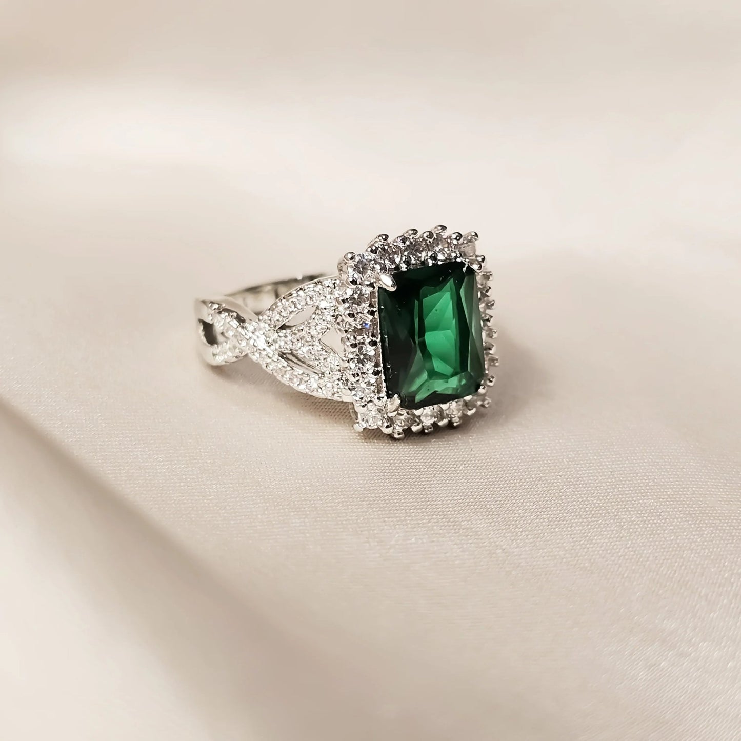 Unique Green Emerald Ring - FAH Jewelry