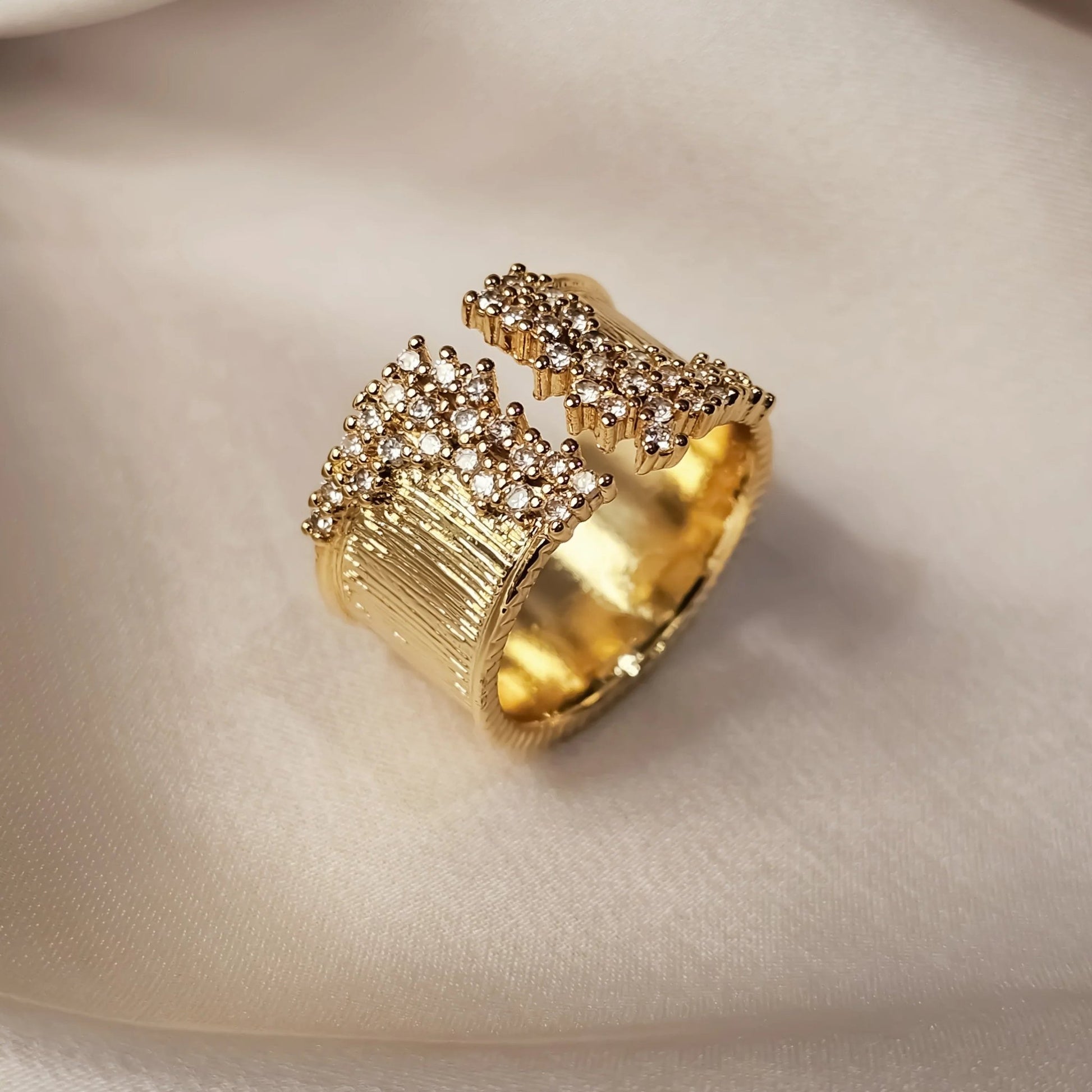 White Zircon Stone Classic Ring - FAH Jewelry