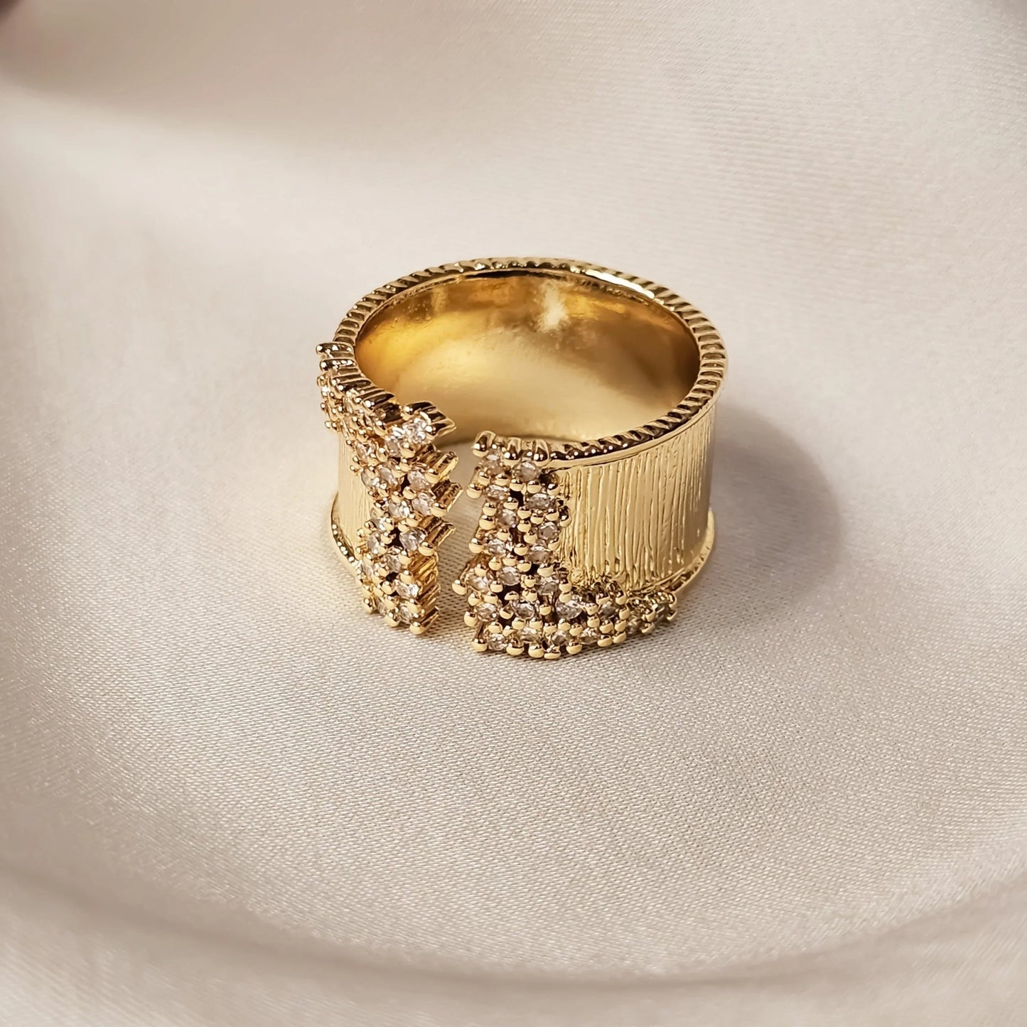 White Zircon Stone Classic Ring - FAH Jewelry