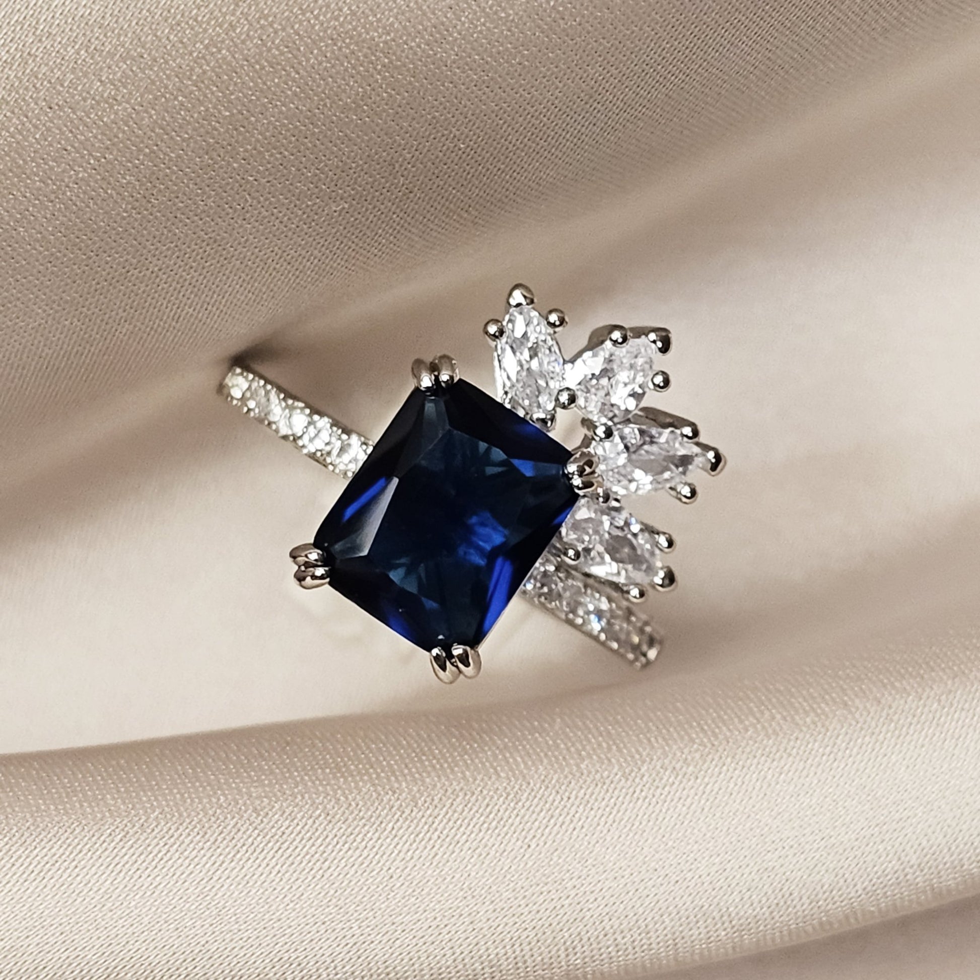 Zircon Goldfish Leaf Shape Blue Ring - FAH Jewelry