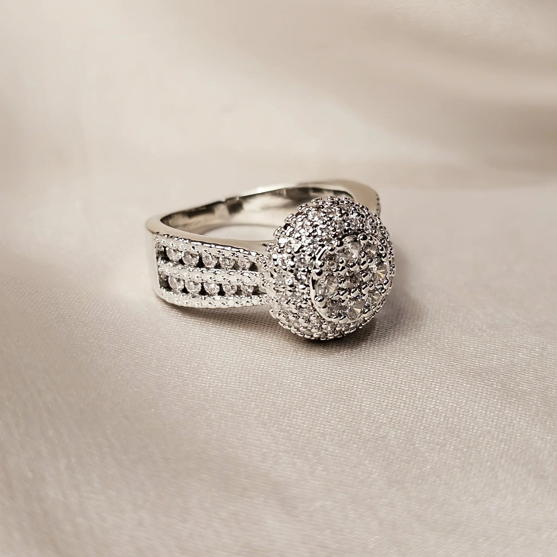 Zircon Huitan Bow Shaped Ring - FAH Jewelry