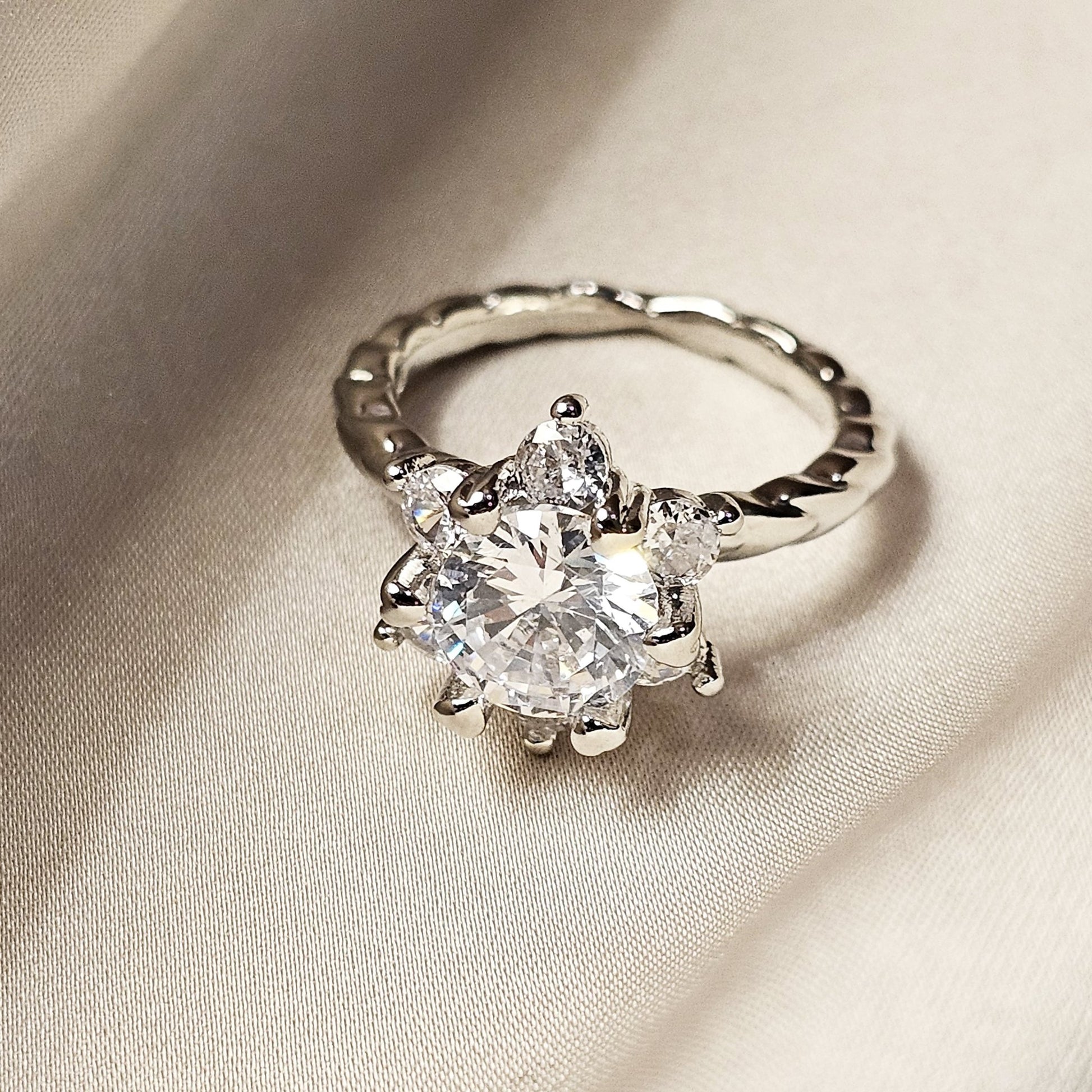 Zircon Moissanite Twisted Ring - FAH Jewelry